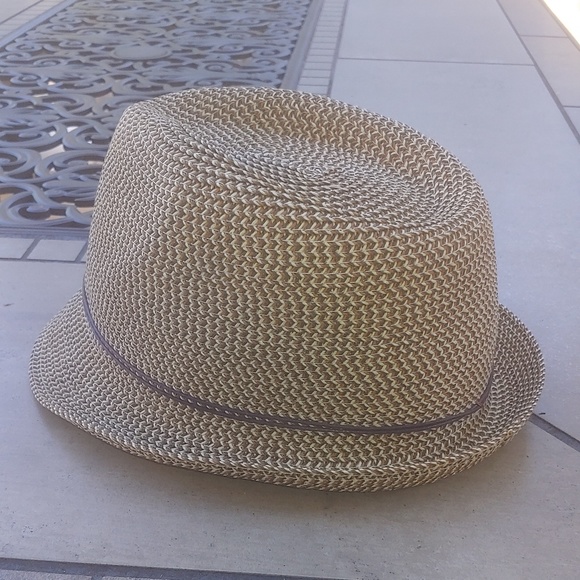 Like new ladies Nine West hat - Picture 3 of 4